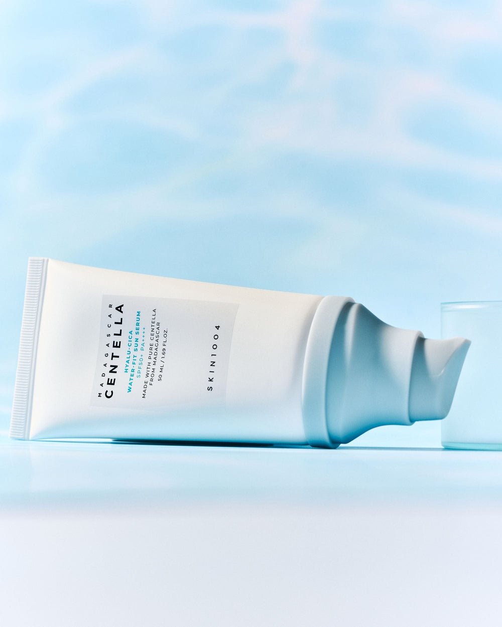 SKIN1004 HYALU-CICA WATER-FIT SUN SERUM SPF50+ PA++++
(50 ml)