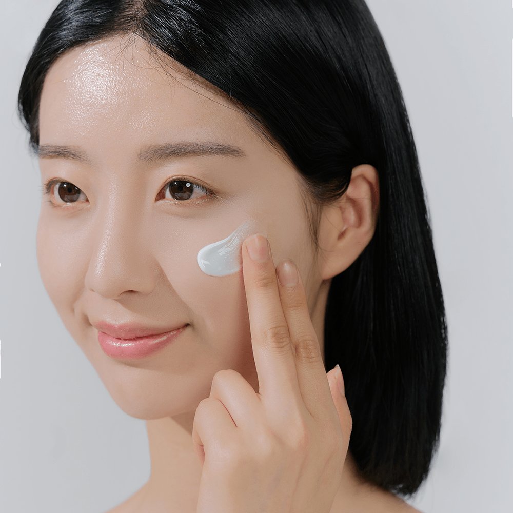 SKIN1004 HYALU-CICA WATER-FIT SUN SERUM SPF50+ PA++++ 
(50 ml)