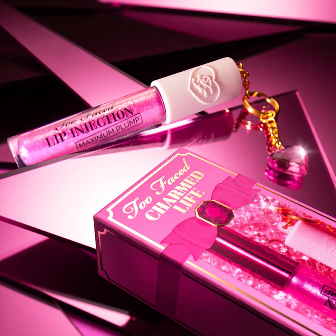 Too faced Charmed Life Set: Maximum Plump Lip Gloss &amp; Key Chain