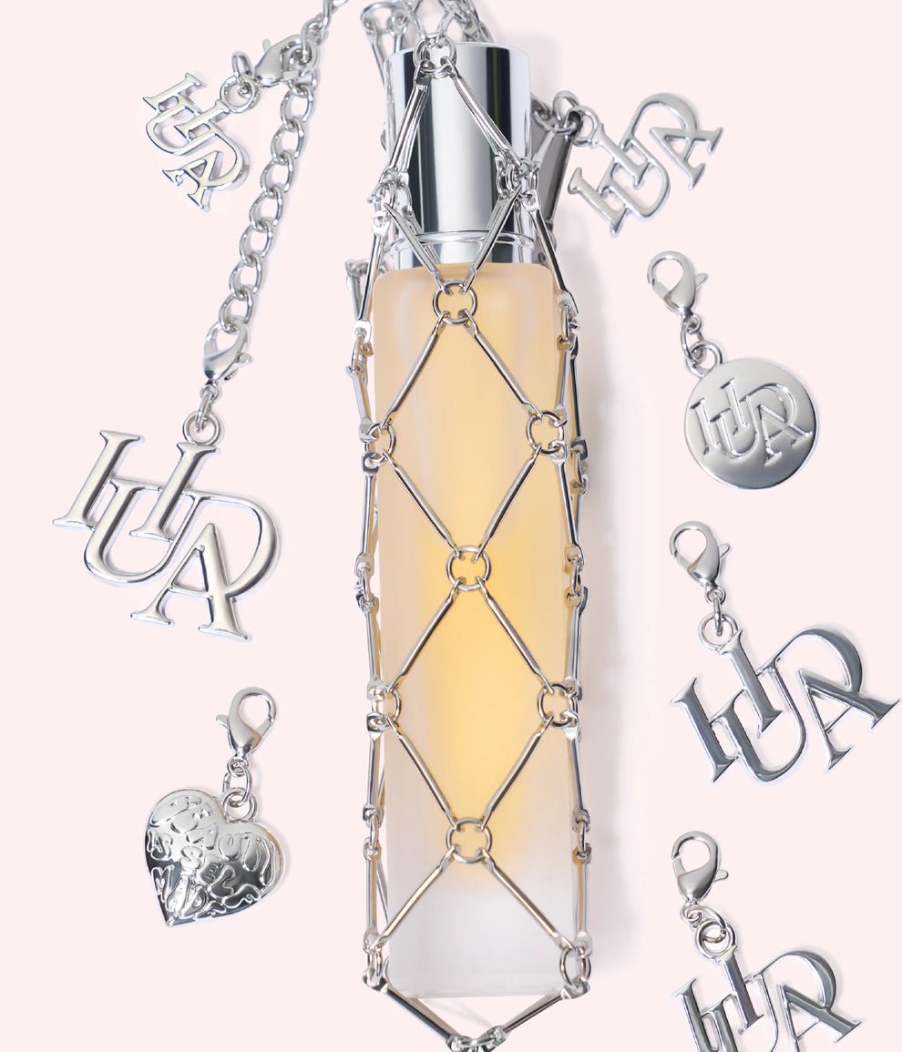 Huda Beauty TRAVEL SPRAY FRAGRANCE HOLDER WITH CHARMS
