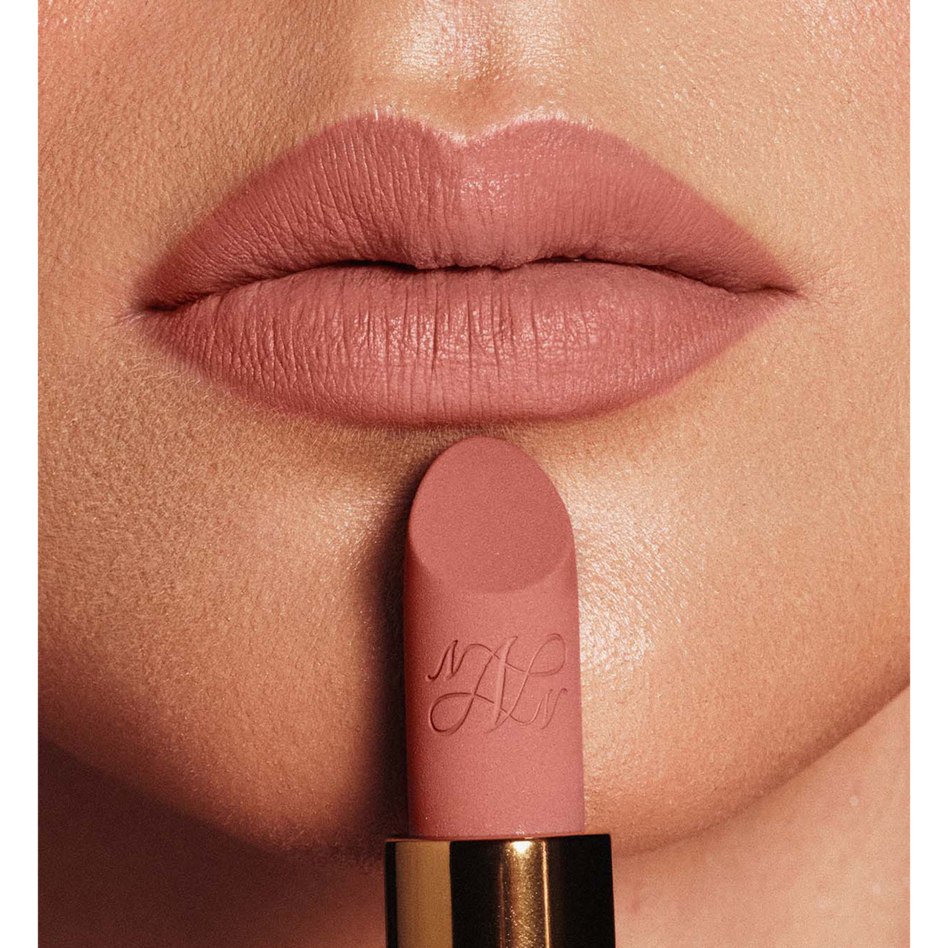 Nadine Njeim
Velvet Couture Matte Lipstick