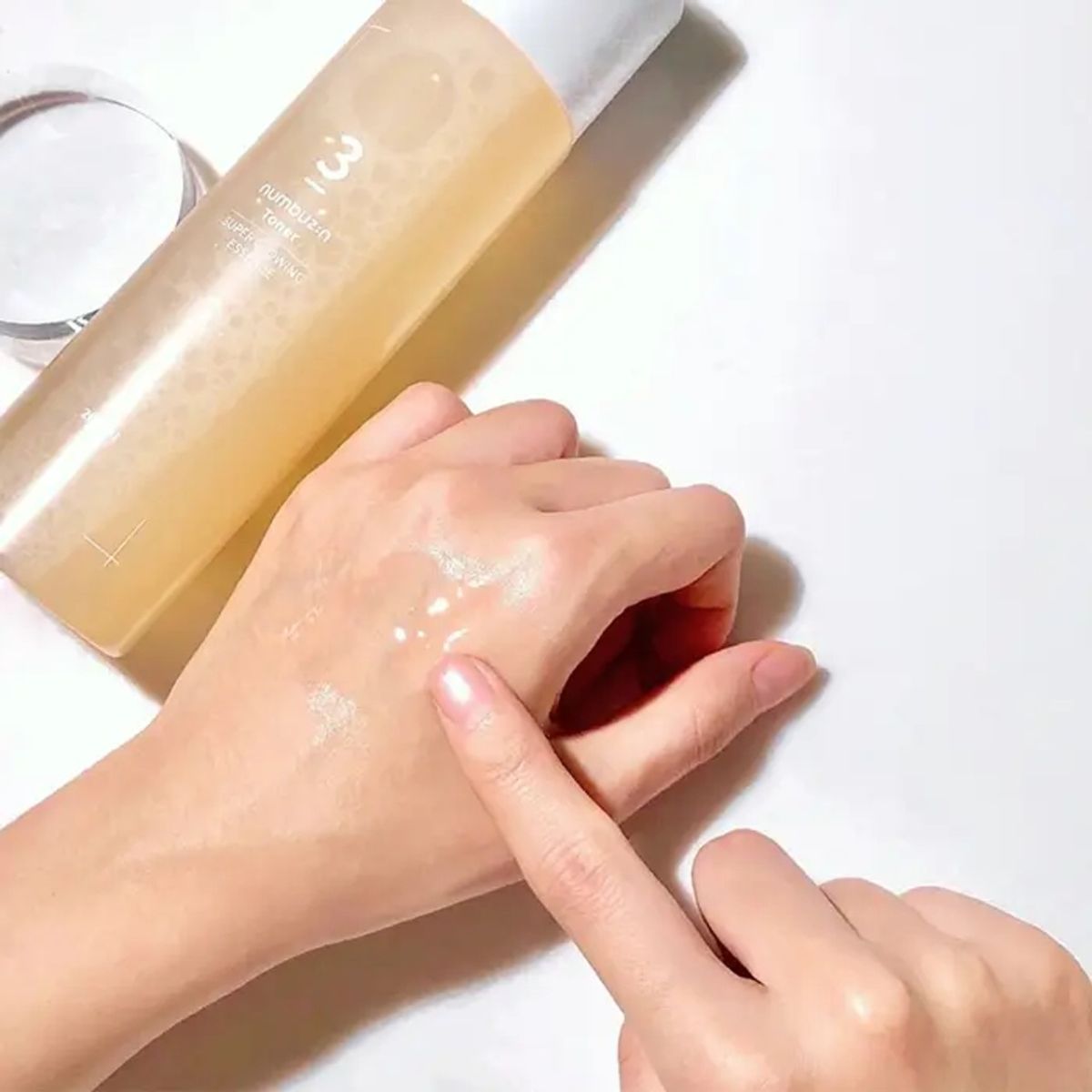 Numbuzin No. 3 Super Glowing Essence Toner 200 ml