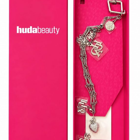 Huda Beauty TRAVEL SPRAY FRAGRANCE HOLDER WITH CHARMS